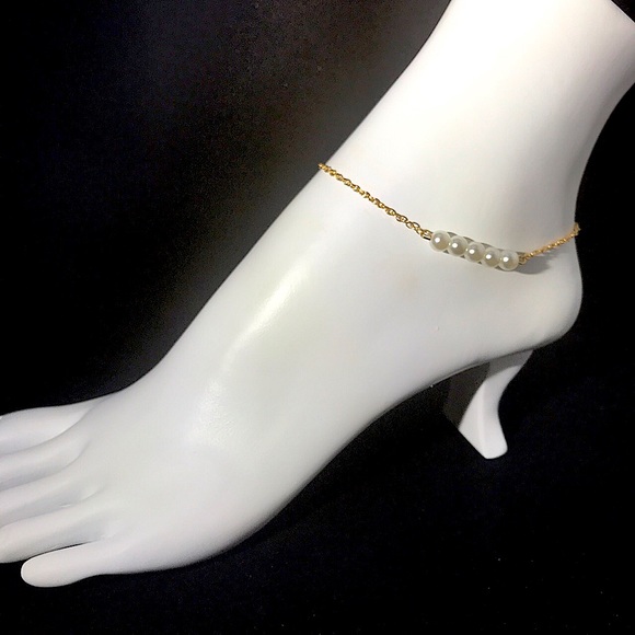 Gold plated 5 Pearl charm ankle bracelet. - Picture 1 of 4